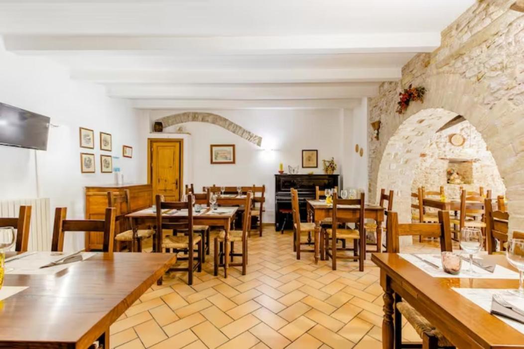 Agriturismo Il Castello Asís Exterior foto