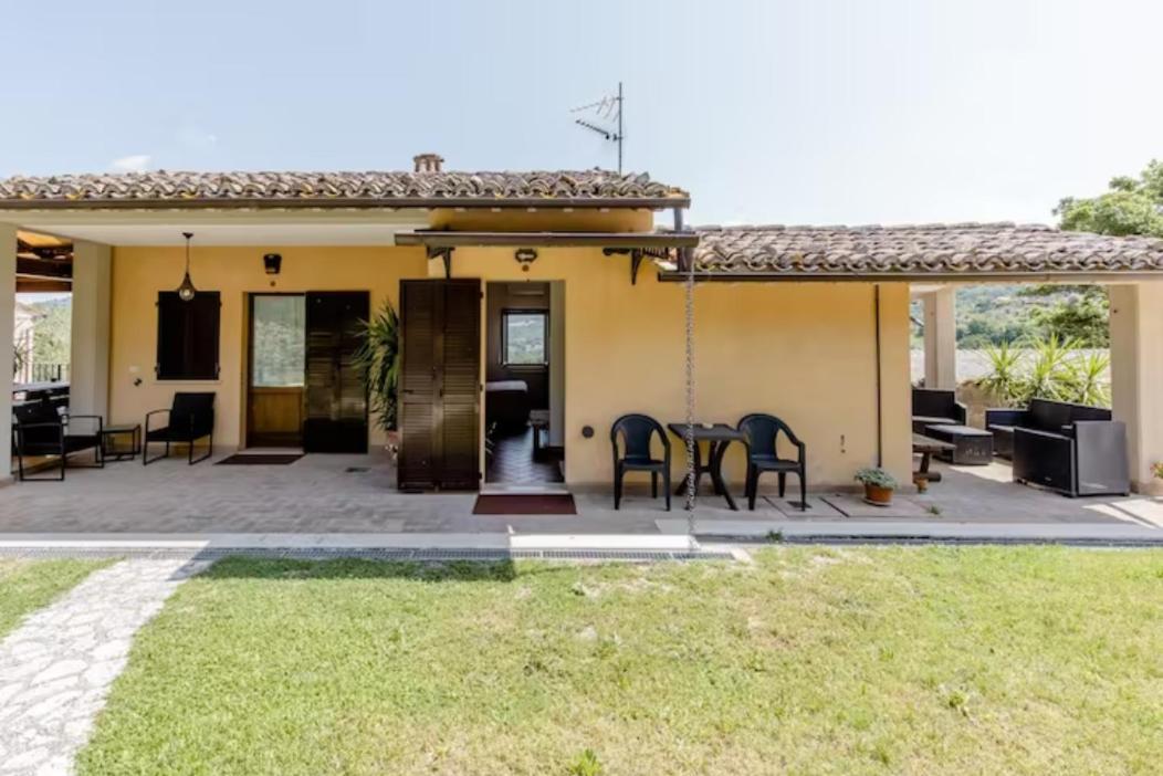 Agriturismo Il Castello Asís Exterior foto