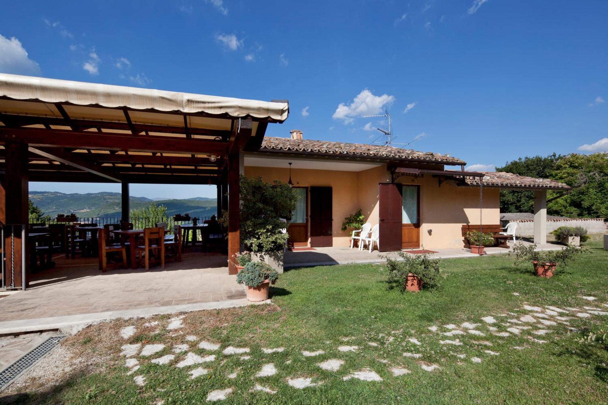 Agriturismo Il Castello Asís Exterior foto