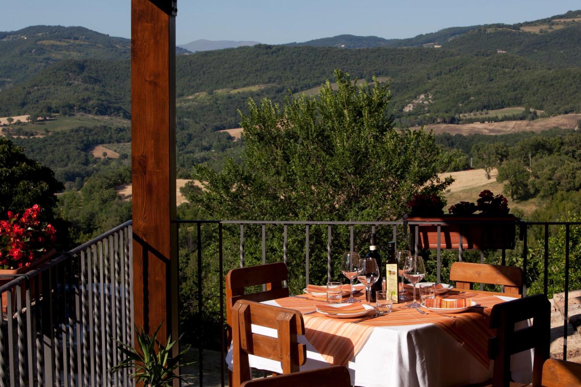 Agriturismo Il Castello Asís Exterior foto