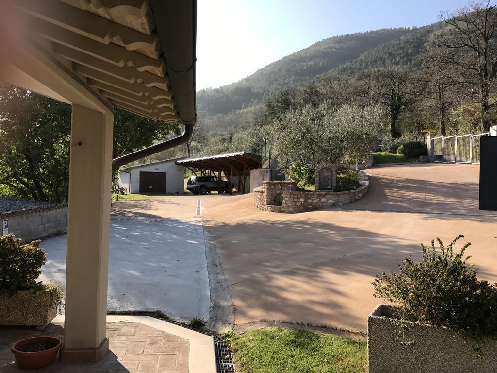 Agriturismo Il Castello Asís Exterior foto