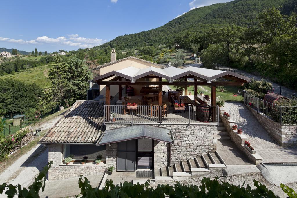 Agriturismo Il Castello Asís Exterior foto